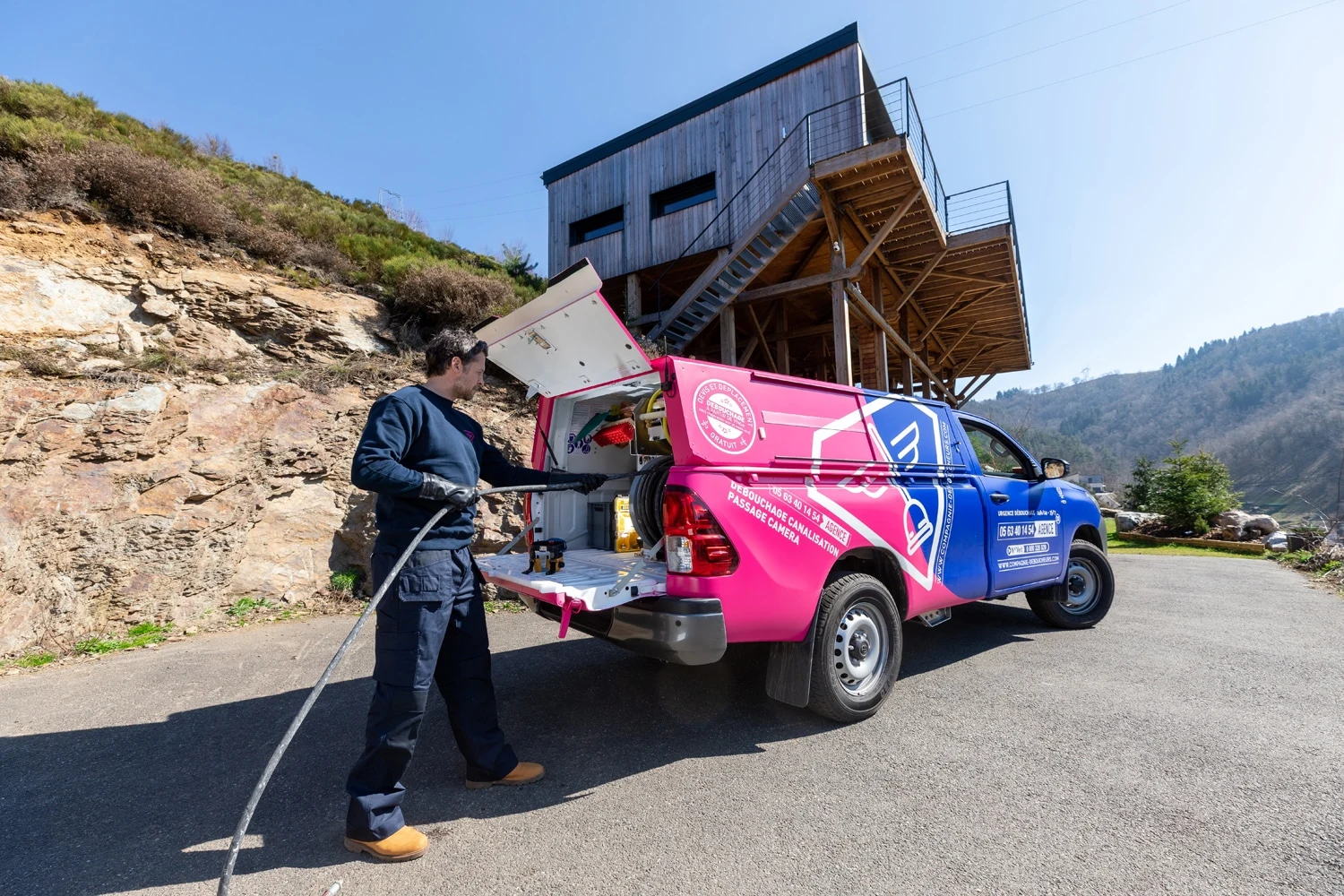 besoin d'un débouchage de canalisation à cachan ? intervention rapide et efficace pour toilettes, éviers, ou canalisations bouchées. devis gratuit et déplacements express 7j/7.