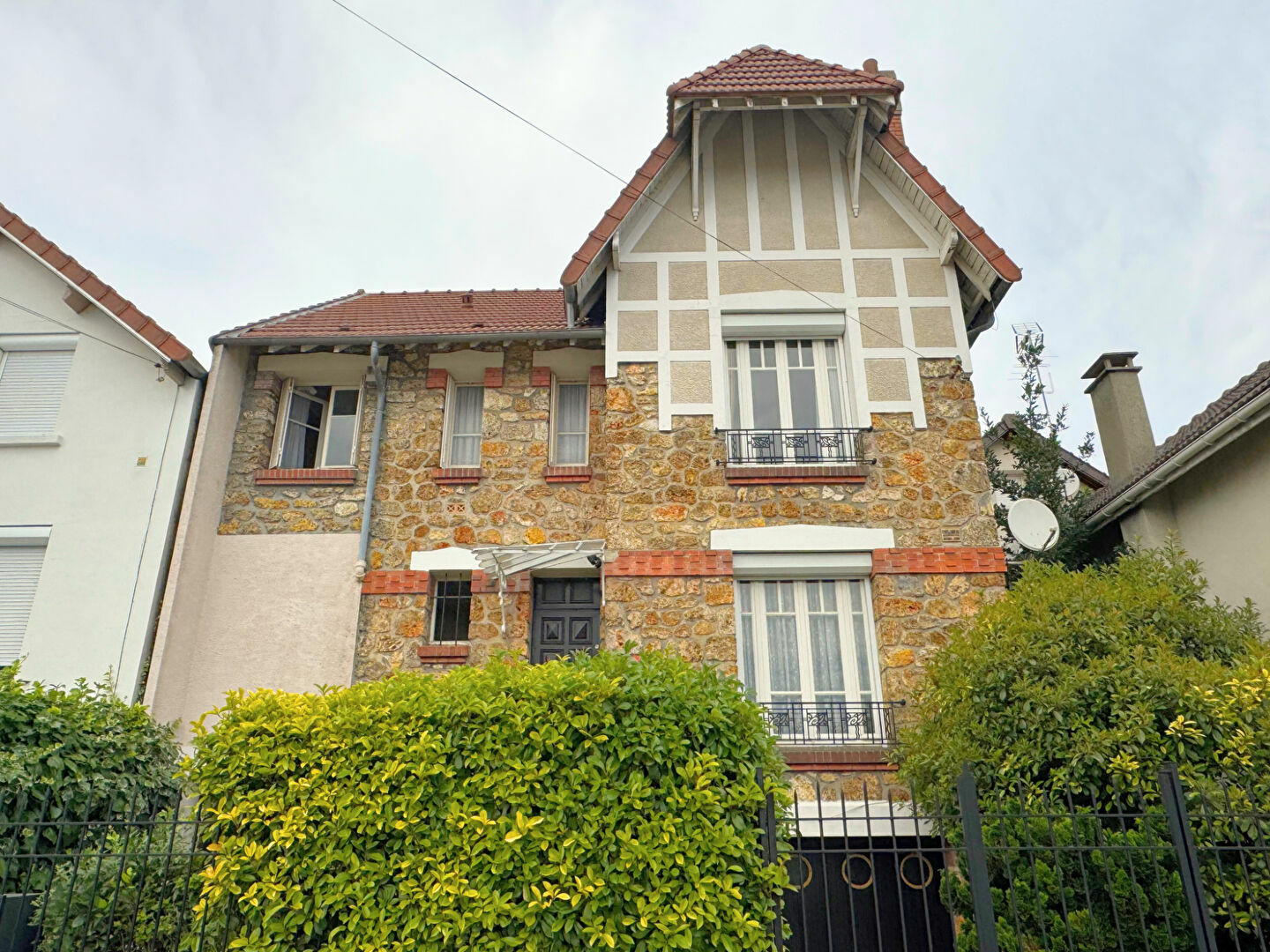 trouvez les meilleurs entrepreneurs sp&eacute;cialis&eacute;s dans la r&eacute;novation de maisons anciennes &agrave; cachan (94230). expertise, conseils et accompagnement pour vos projets de r&eacute;novation dans l&rsquo;ancien.