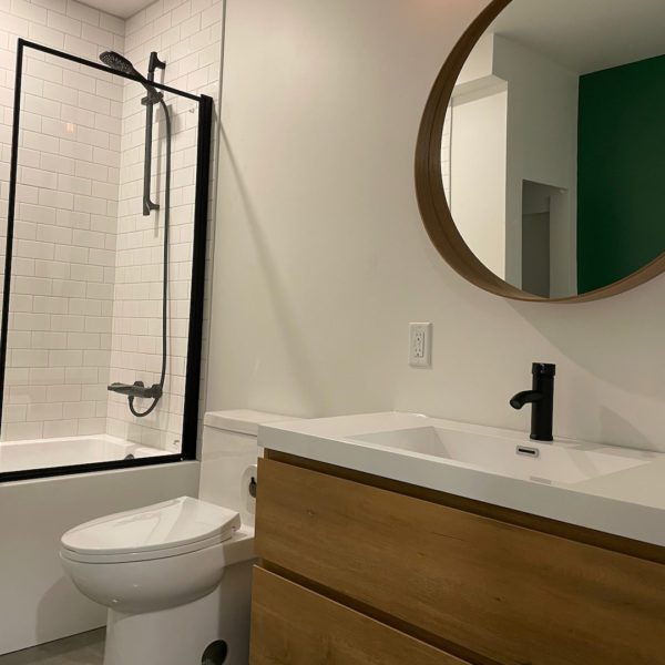 d&eacute;couvrez les prix moyens pour la r&eacute;novation d'une salle de bain en 2024 : co&ucirc;ts d&eacute;taill&eacute;s selon les travaux, mat&eacute;riaux et conseils pour ma&icirc;triser votre budget.