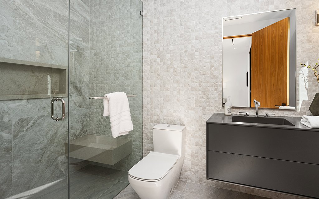 d&eacute;couvrez les principaux facteurs qui influencent le prix de la r&eacute;novation d'une salle de bain, ainsi qu'une estimation des co&ucirc;ts pour mieux planifier votre projet en 2024.