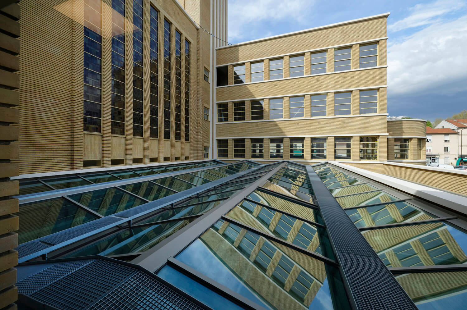 confiez vos travaux de rénovation à cachan (94230) à des professionnels qualifiés. rénovation intérieure et extérieure, conseils personnalisés et devis gratuit pour embellir votre logement.