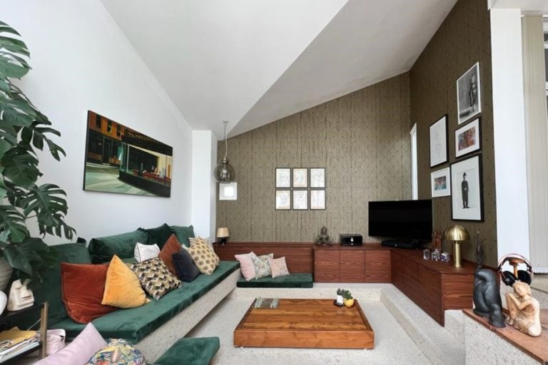 d&eacute;couvrez nos conseils et id&eacute;es pour r&eacute;ussir la r&eacute;novation de votre salon : astuces d&eacute;co, choix de mat&eacute;riaux, am&eacute;nagement optimal et inspirations tendance pour transformer votre espace de vie.