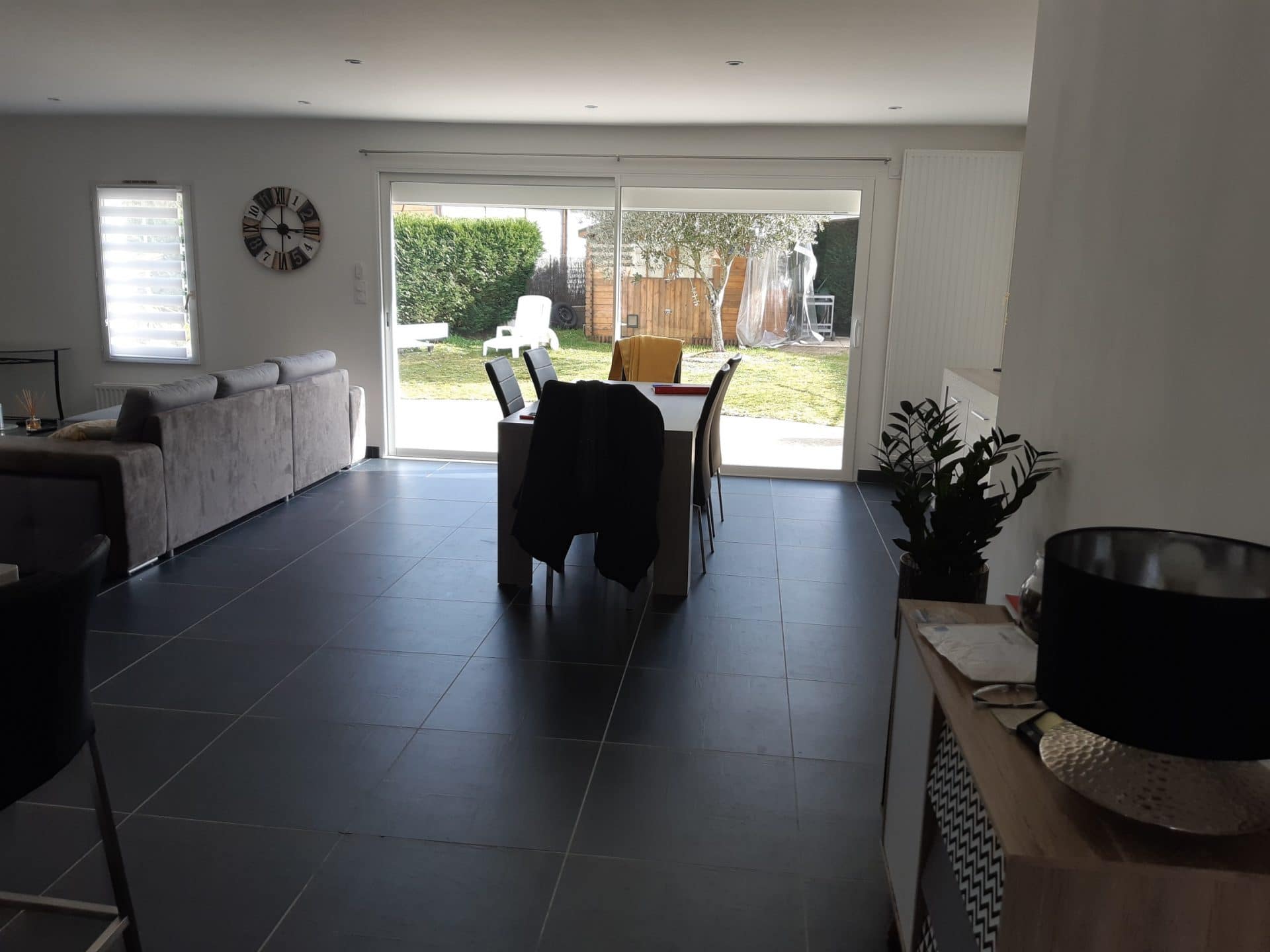 découvrez nos conseils et idées pour réussir la rénovation de votre salon : choix des matériaux, couleurs, aménagement et astuces déco pour un espace moderne et chaleureux.